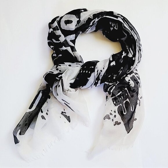NWT Lightweight Kiss and Love Graphic Scarf - Picture 11 of 15